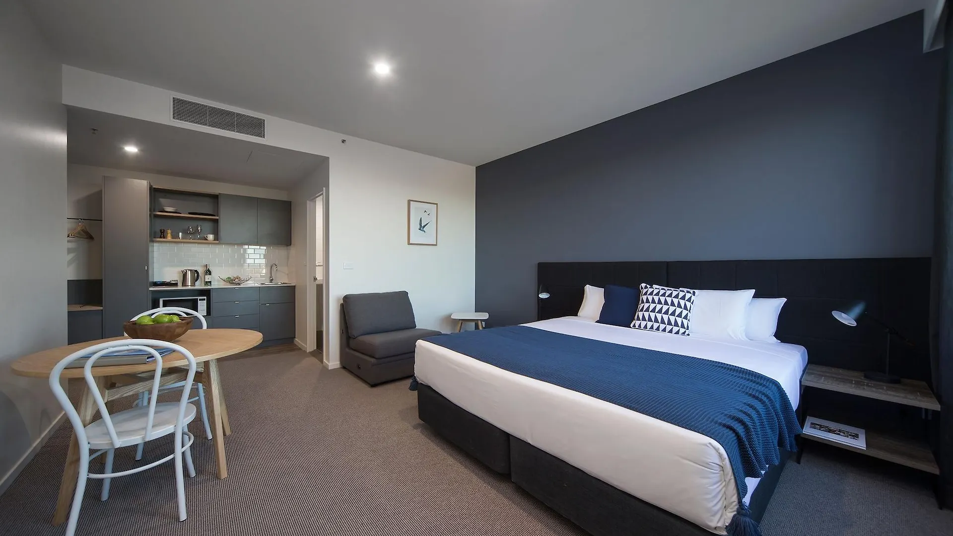 Mantra Macarthur Hotel Canberra 4*,